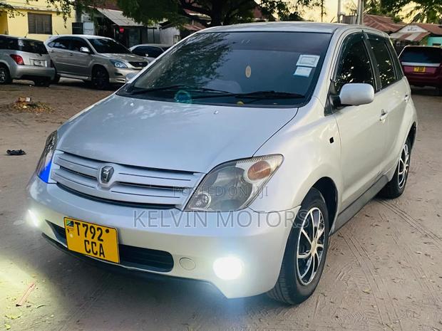 Toyota IST 2004 Silver