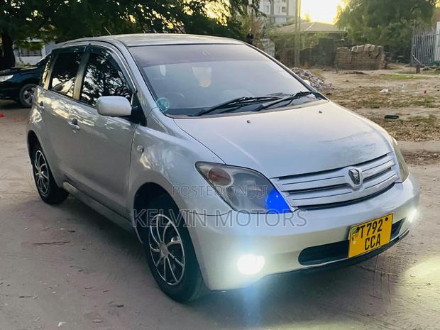 Toyota IST 2004 Silver
