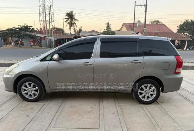 Toyota Wish 2007 Gray