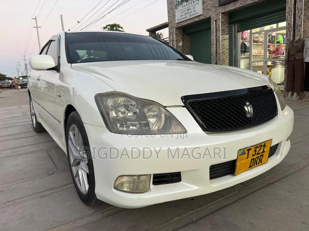 Toyota Crown 2006 White