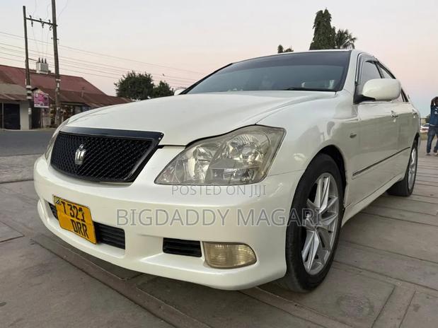 Toyota Crown 2006 White