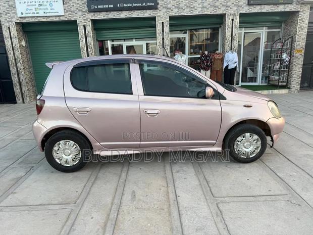 Toyota Vitz 2004 Pink