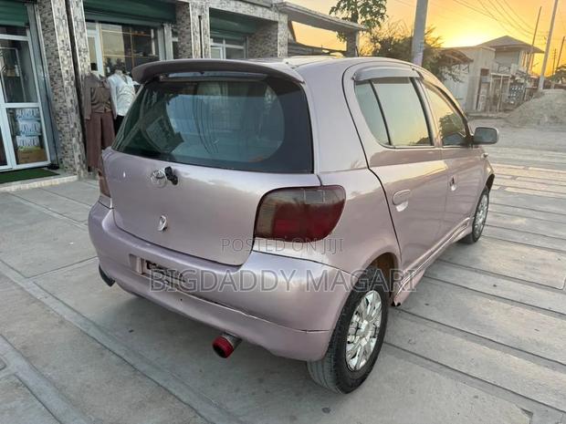 Toyota Vitz 2004 Pink