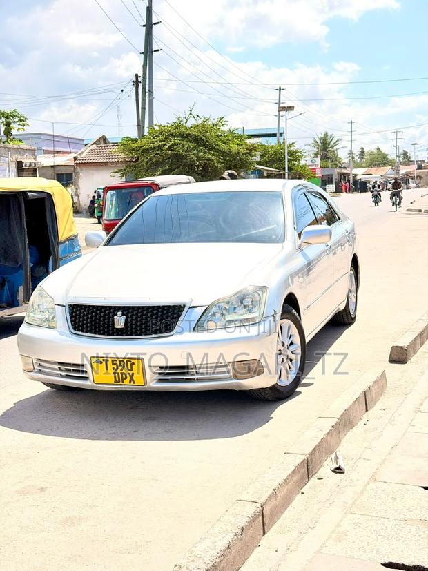 Toyota Crown 2004 Silver