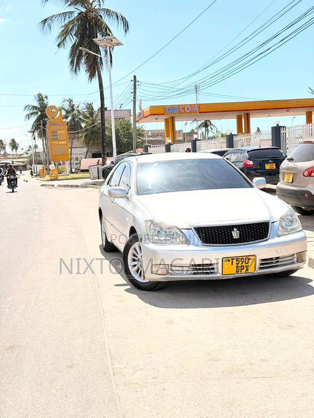Toyota Crown 2004 Silver