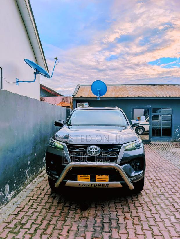Toyota Fortuner 2022 Gray