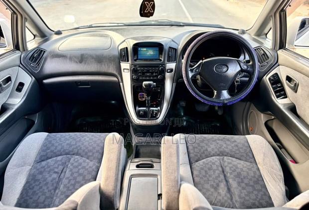 Toyota Harrier 2.4 2005 White
