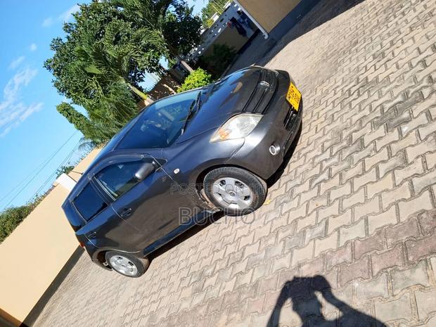 Toyota IST 2005 Gray