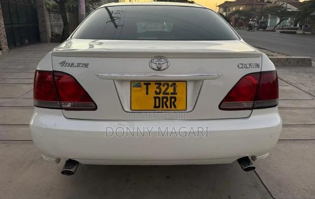 Toyota Crown 2006 White