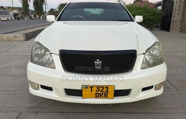 Toyota Crown 2006 White