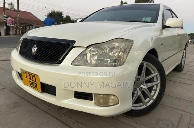 Toyota Crown 2006 White