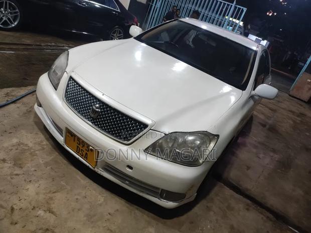 Toyota Crown 2006 White