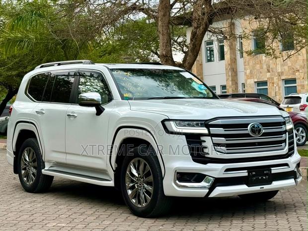 Toyota Land Cruiser 2024 White