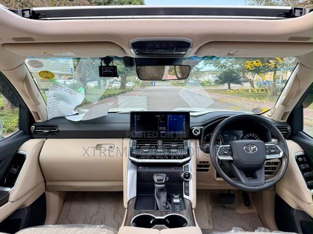 Toyota Land Cruiser 2024 White