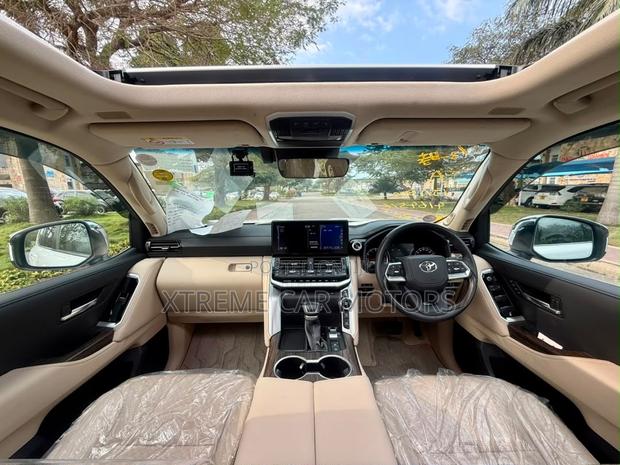 Toyota Land Cruiser 2024 White