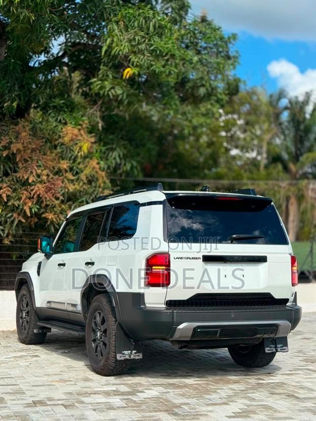 Toyota Land Cruiser Prado 2024 White