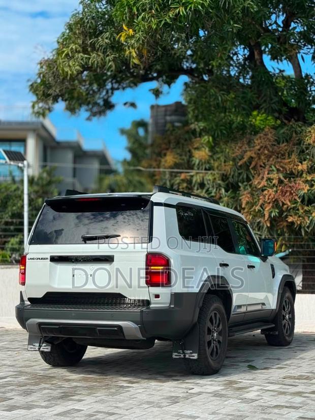 Toyota Land Cruiser Prado 2024 White