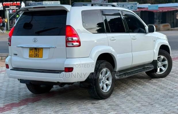 Toyota Land Cruiser Prado 2006 White