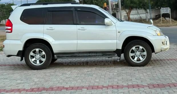 Toyota Land Cruiser Prado 2006 White