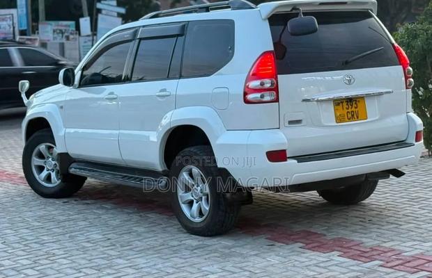 Toyota Land Cruiser Prado 2006 White