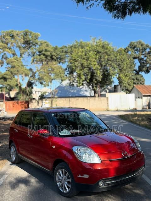 Mazda Verisa 2012 Red