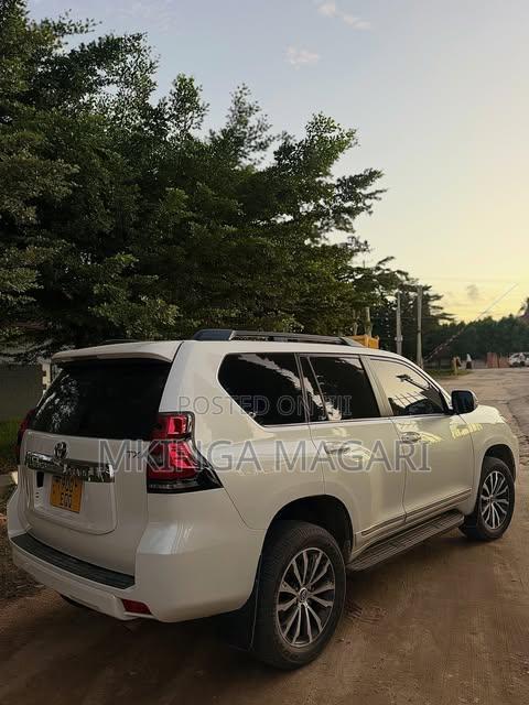 Toyota Land Cruiser Prado 2019 White