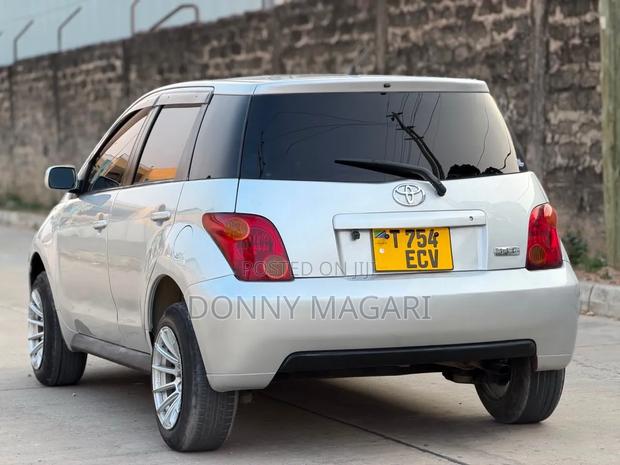 Toyota IST 2003 Silver