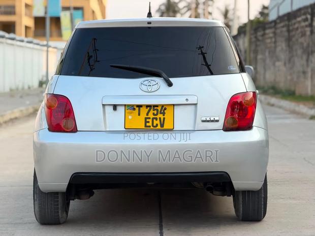 Toyota IST 2003 Silver
