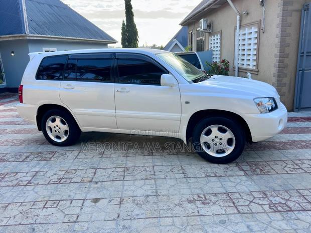 Toyota Kluger 2005 White
