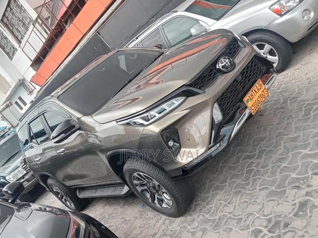 Toyota Fortuner 2021 Brown