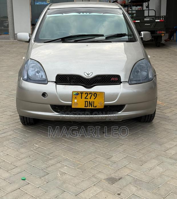 Toyota Vitz 1.5 FWD 5dr 2004 Beige