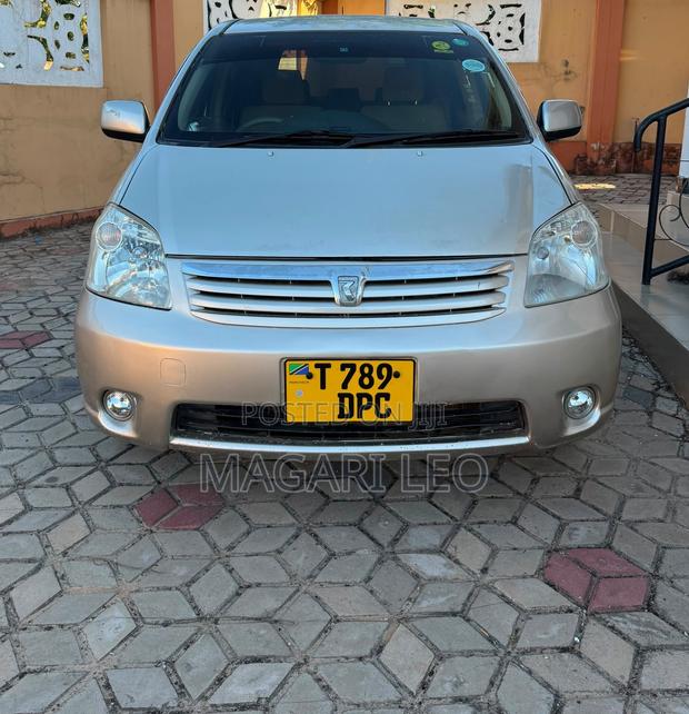 Toyota Raum 1.5 FWD 2005 Beige