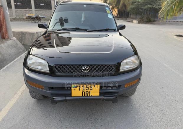 Toyota RAV4 Base FWD 1999 Black