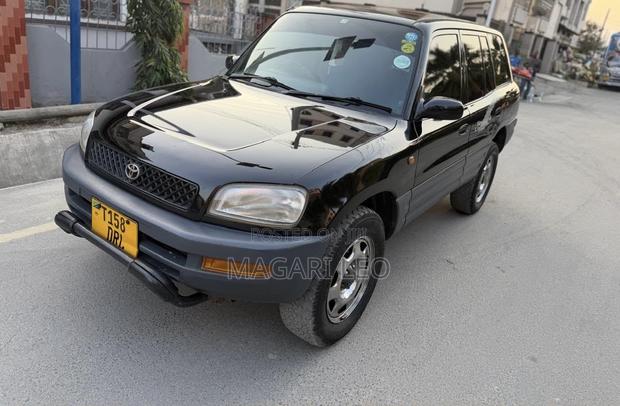 Toyota RAV4 Base FWD 1999 Black