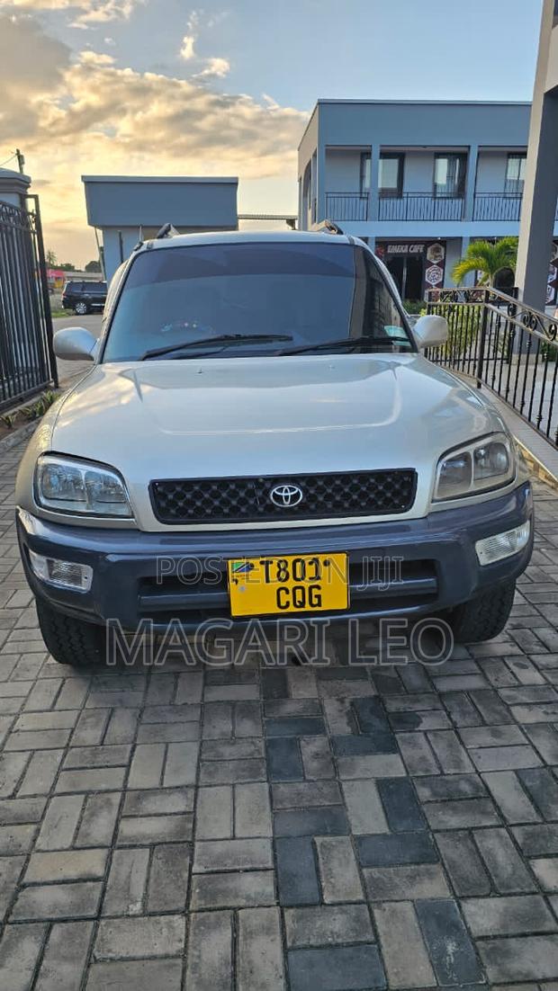 Toyota RAV4 Base FWD 1999 Silver