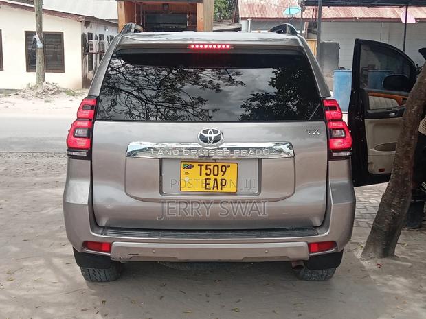 Toyota Land Cruiser Prado 2022 Gold