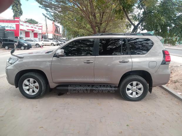 Toyota Land Cruiser Prado 2022 Gold