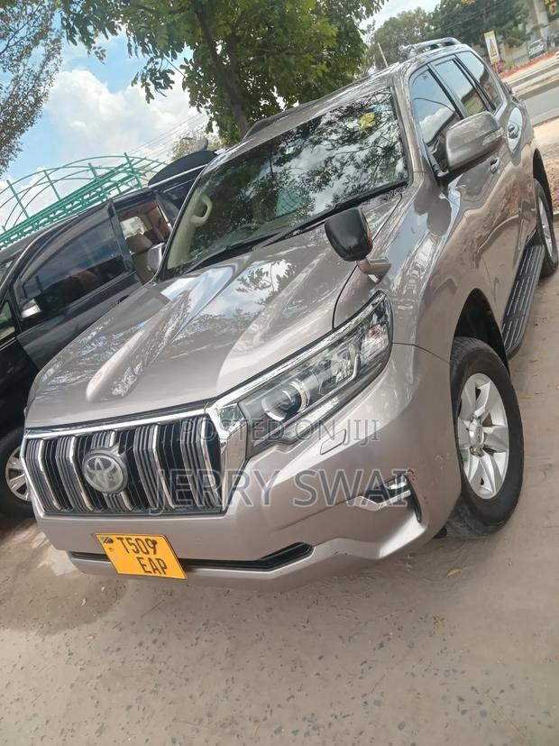 Toyota Land Cruiser Prado 2022 Gold