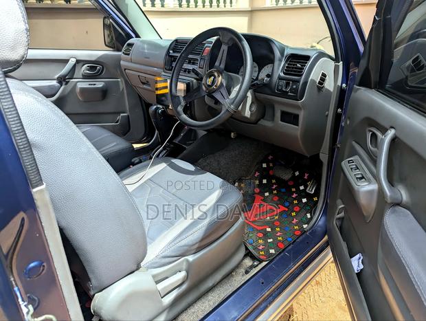 Suzuki Jimny 2000 Blue