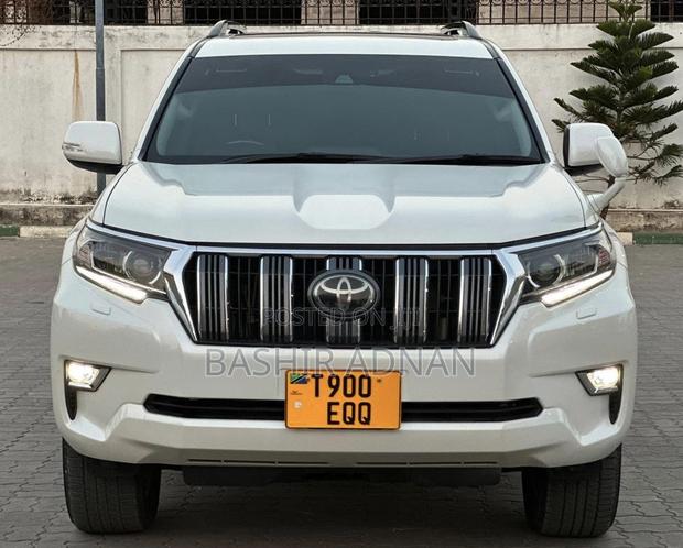 Toyota Land Cruiser Prado 2.8 2019 White