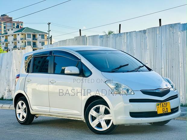 Toyota Ractis 1.3 FWD 2007 White