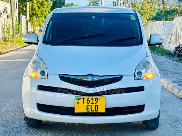 Toyota Ractis 1.3 FWD 2007 White