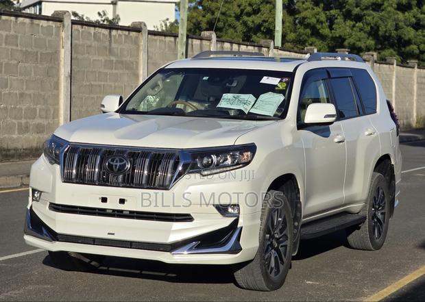 Toyota Land Cruiser Prado 2022 White