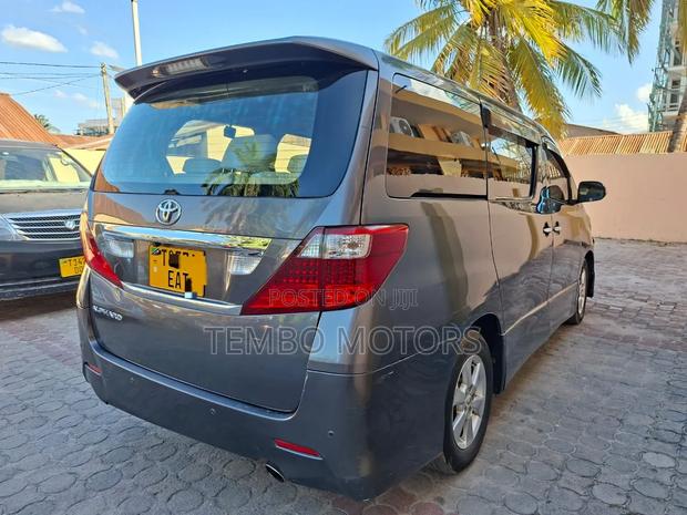 Toyota Alphard 2009 Gray
