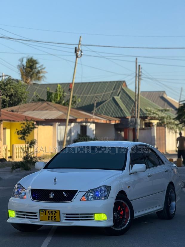 Toyota Crown 2007 White