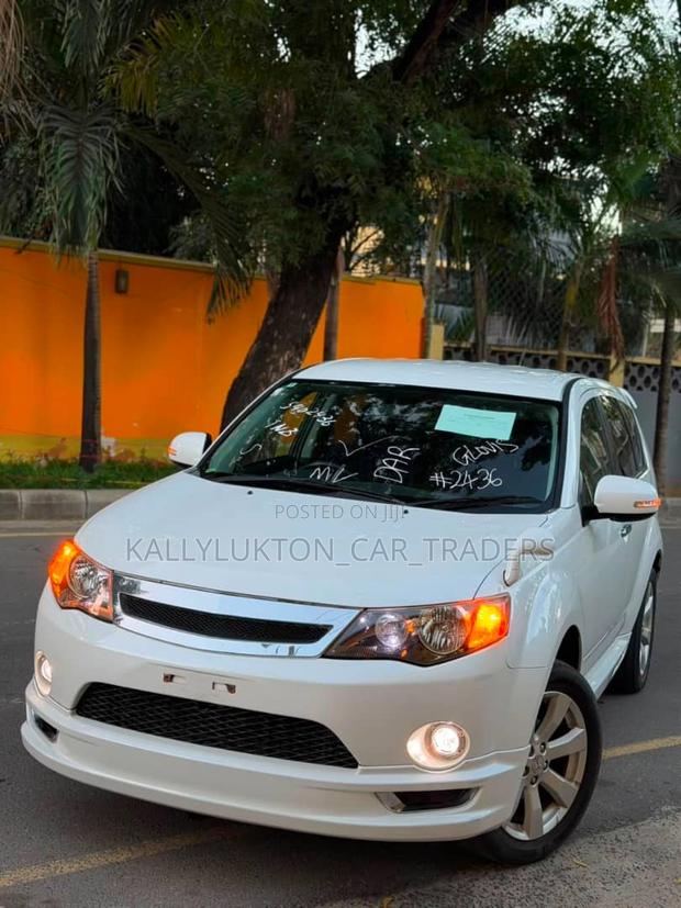 Mitsubishi Outlander 2010 White
