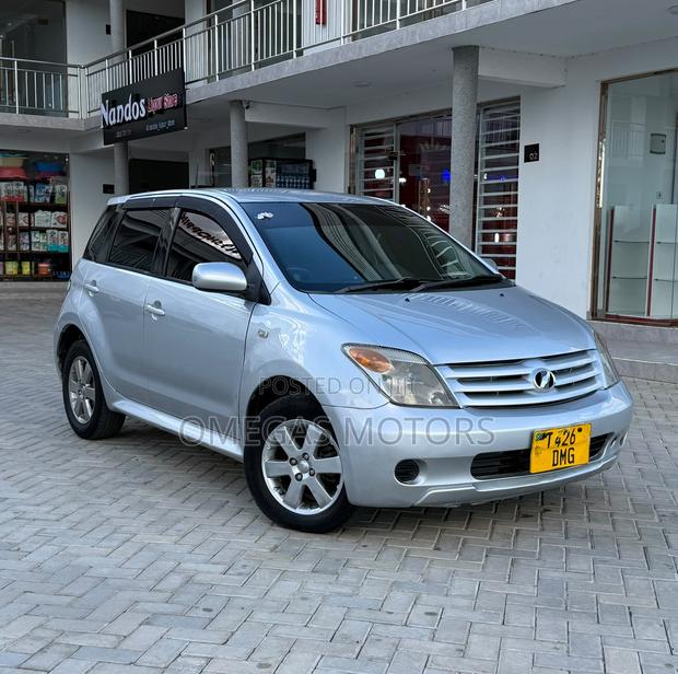 Toyota IST 2006 Silver
