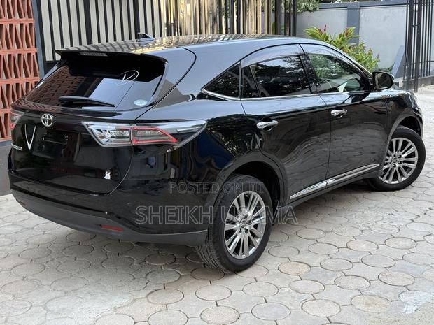 Toyota Harrier 2.0 2016 Black