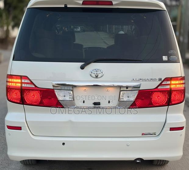 Toyota Alphard 2.4 Petrol FWD 2006 White