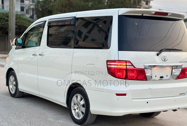 Toyota Alphard 2.4 Petrol FWD 2006 White